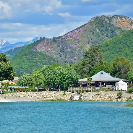 Du Bourg 营地 2*